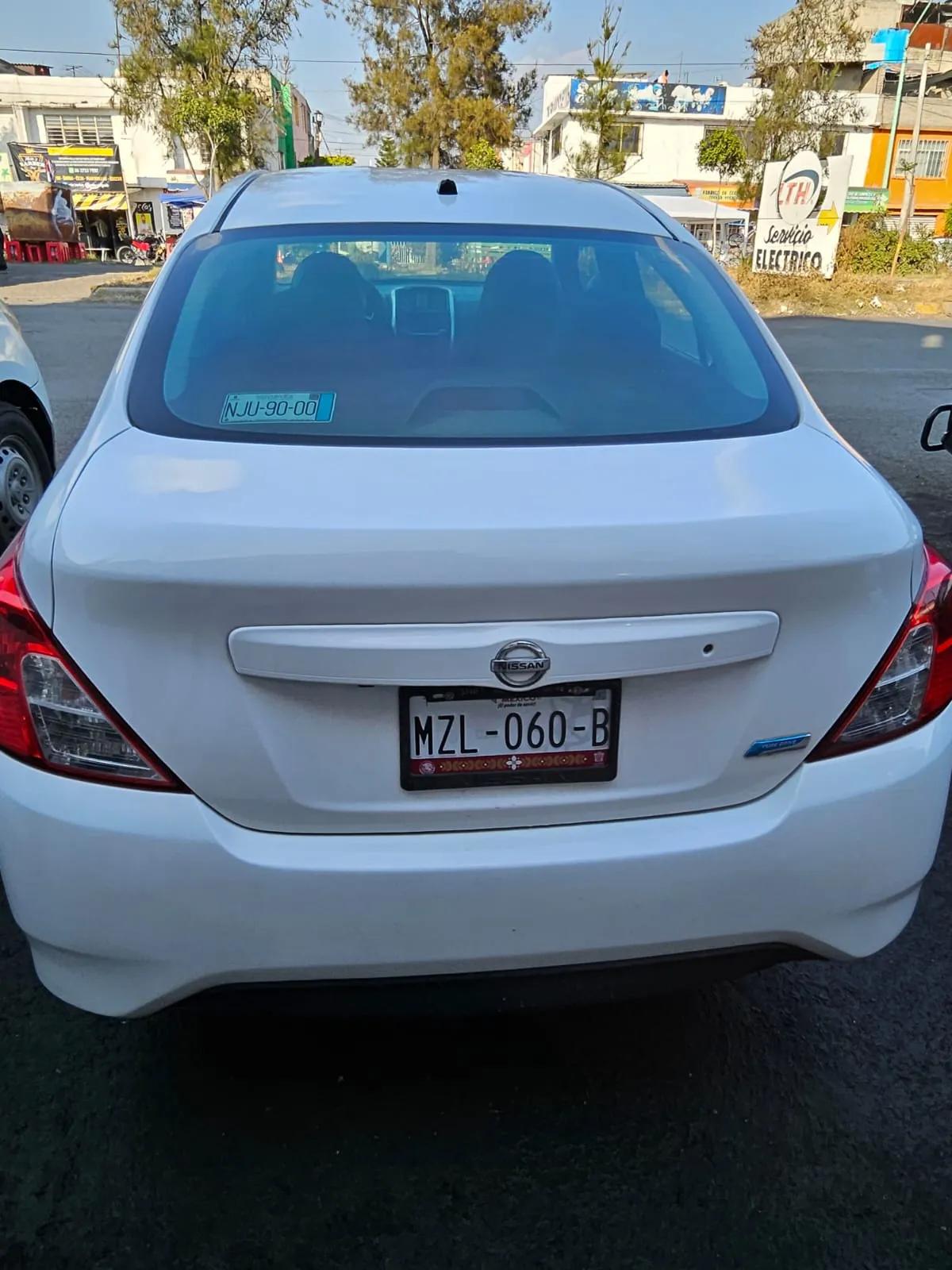 Nissan Versa-2