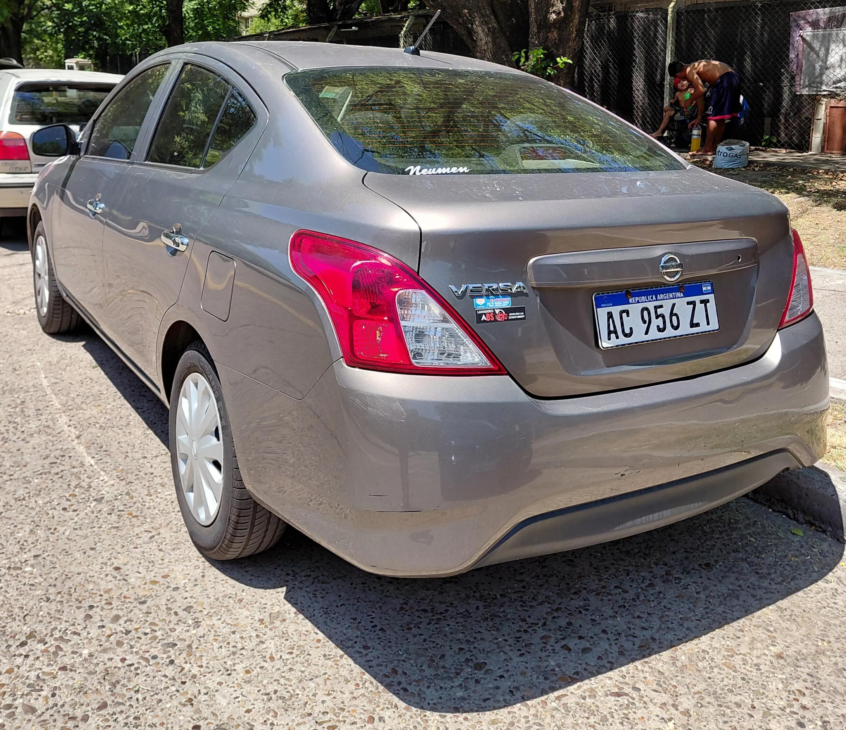 Nissan Versa-2