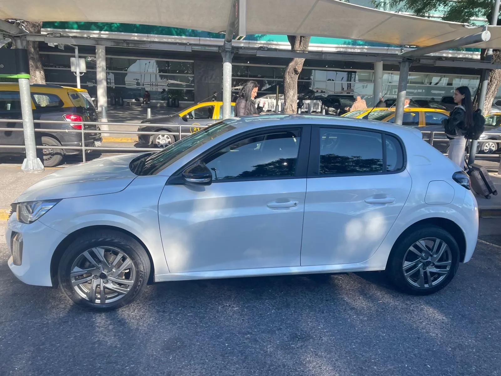 Peugeot 208-1