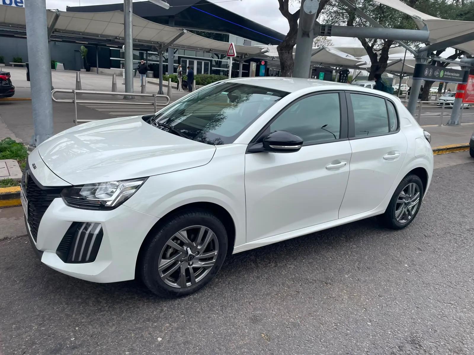 Peugeot 208-1