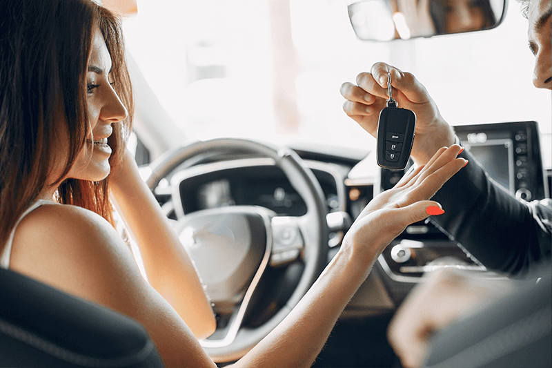 Estrategias para ganar plata desde casa en Uruguay: ¿Es el alquiler de autos una opción?