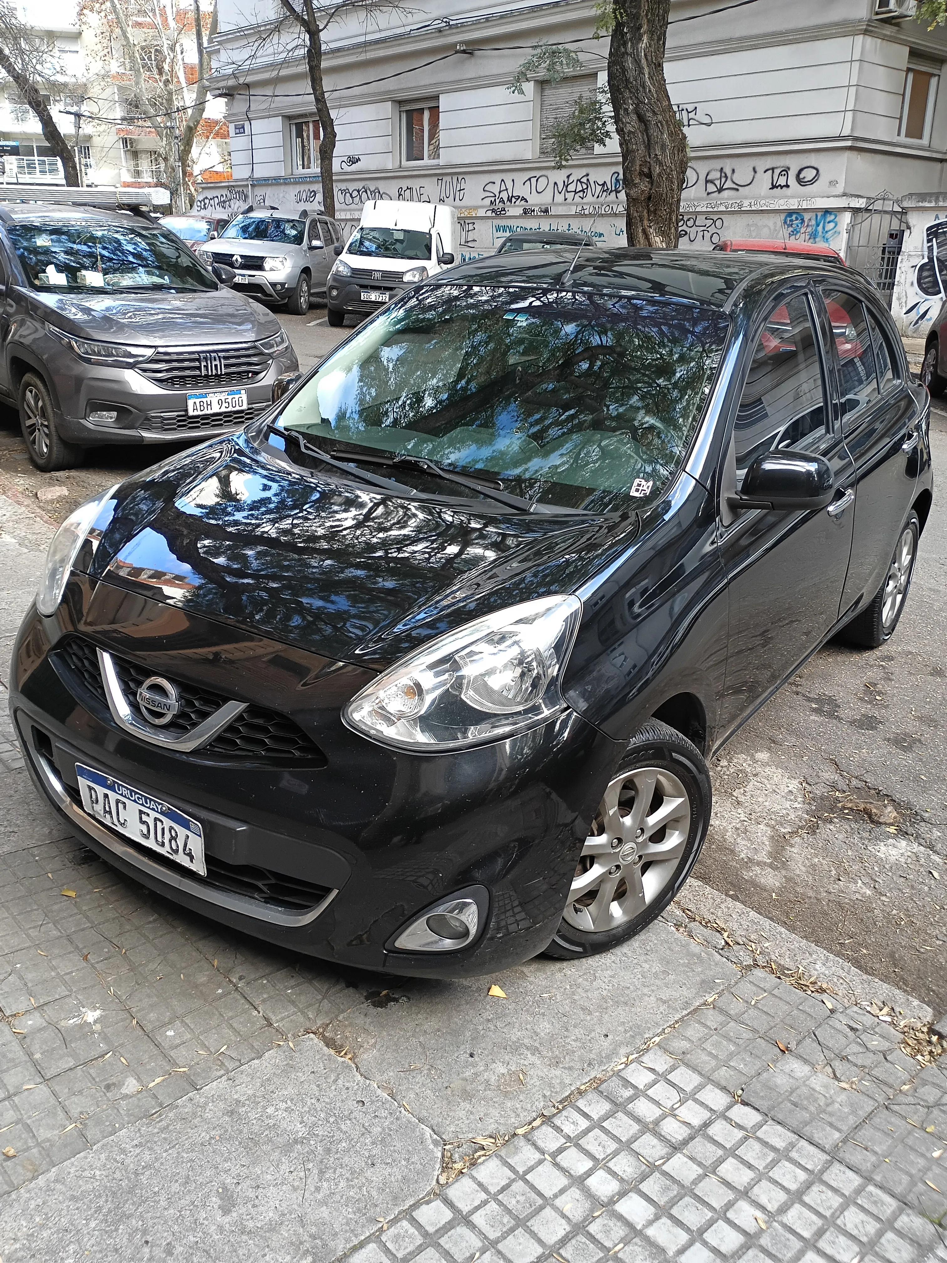 Nissan March - Montevideo